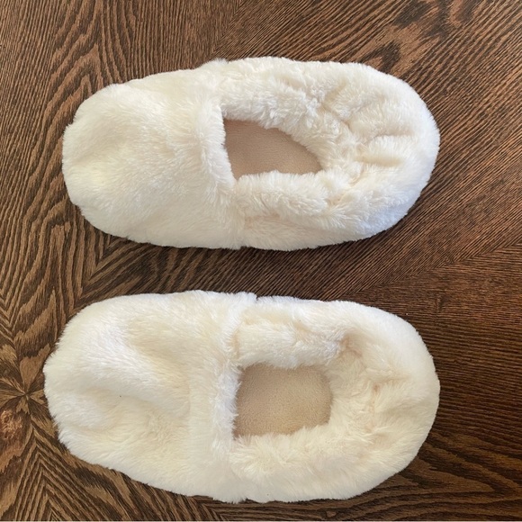 Heated Slippers Size S (9.5"Length) Fluffy White - Picture 13 of 13